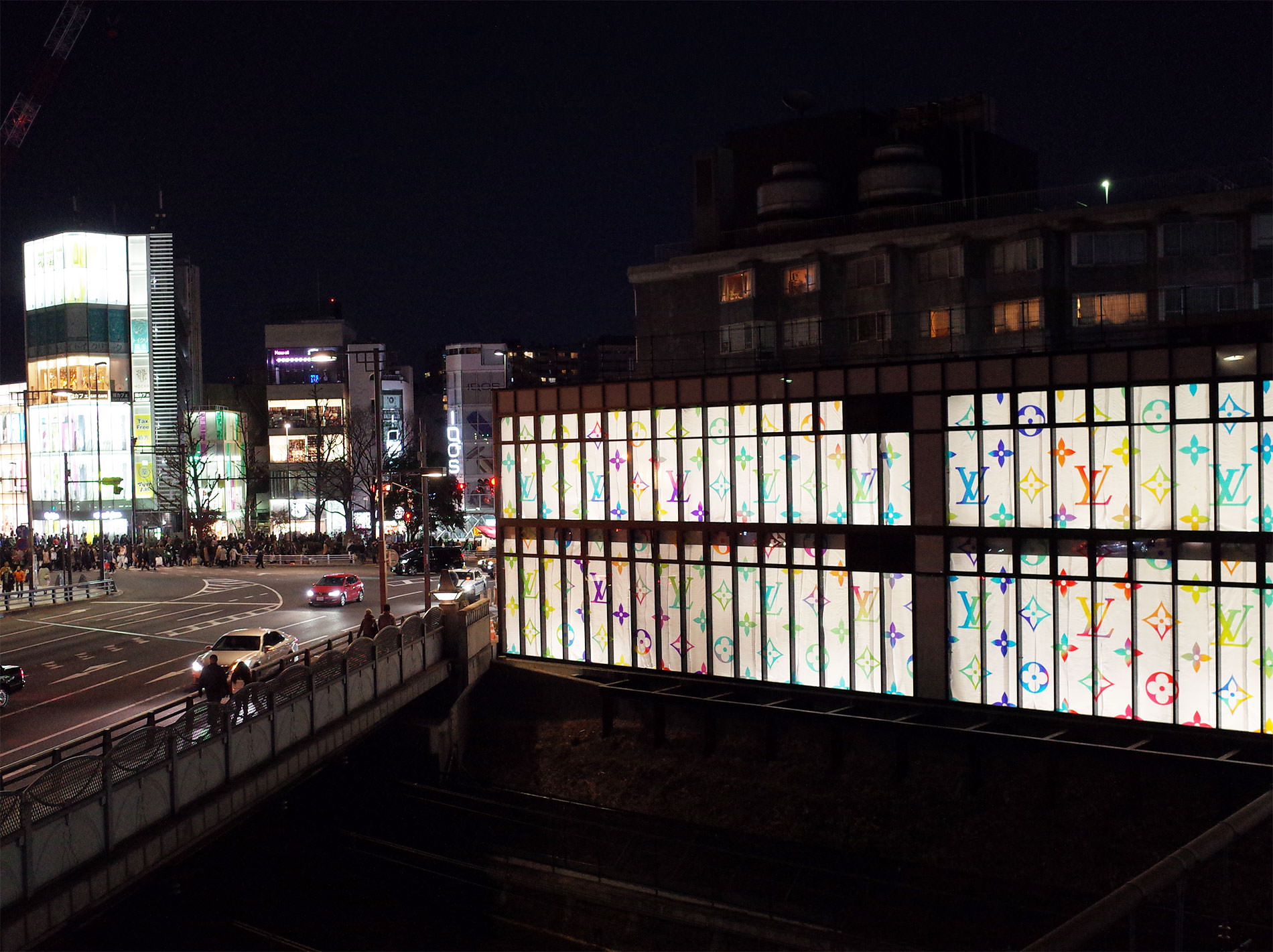 原宿駅前に建設中のルイ・ヴィトン マルチカラー / a new building of LOUIS VUITTON Multicolor in near the Harajuku station