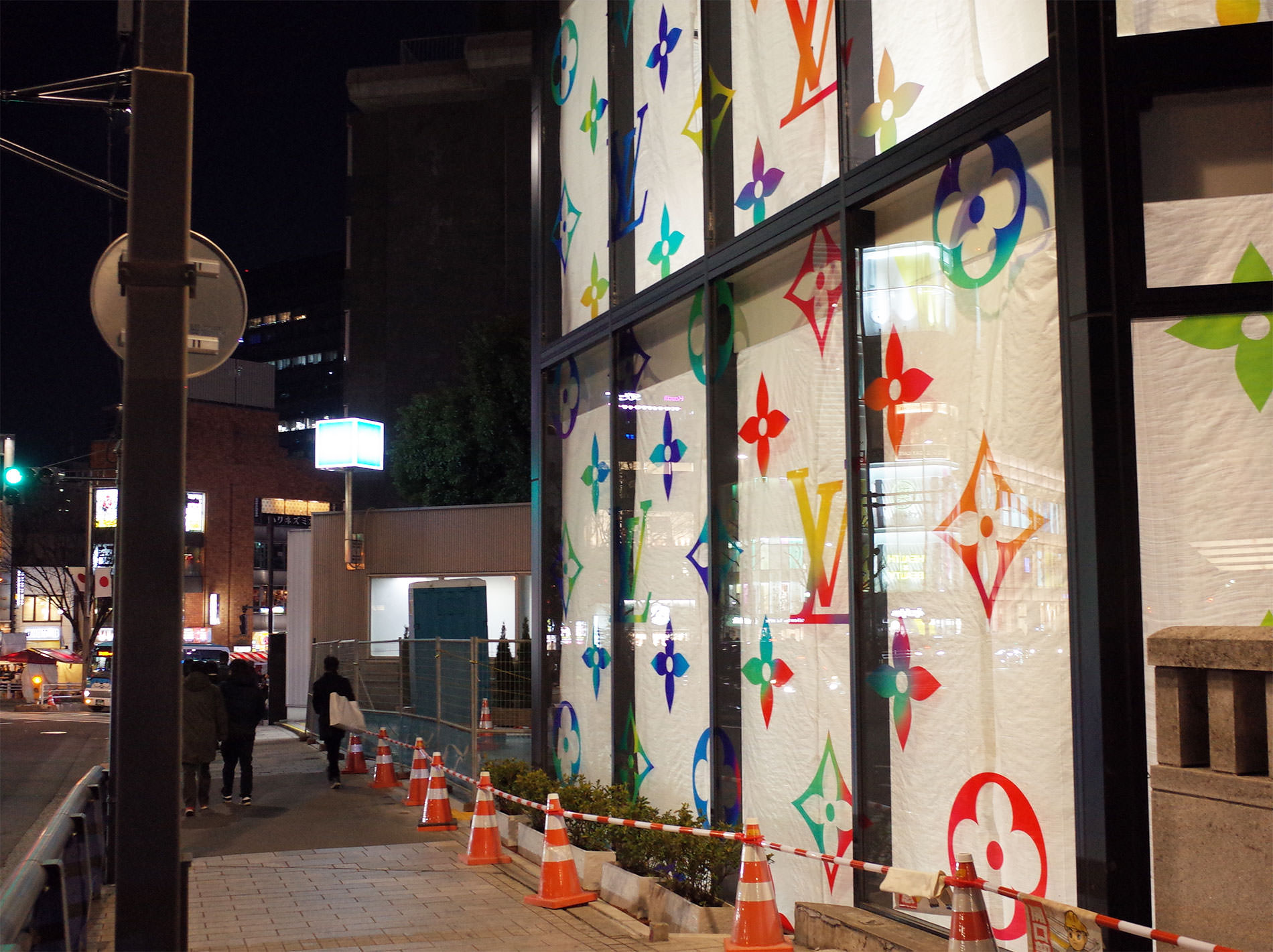 原宿駅前に建設中のルイ・ヴィトン マルチカラー / a new building of LOUIS VUITTON Multicolor in near the Harajuku station